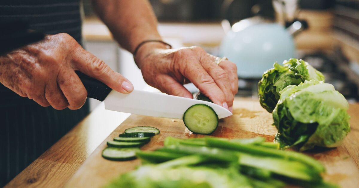 How to keep cucumber fresh and crunchy using 10-second job