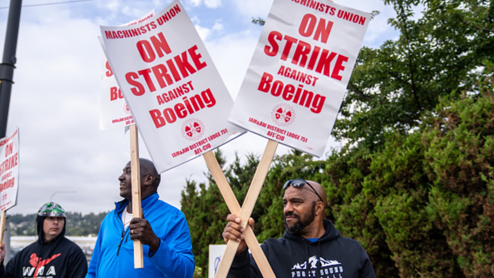 Boeing factory strike crosses 1-month mark as pressure mounts on CEO