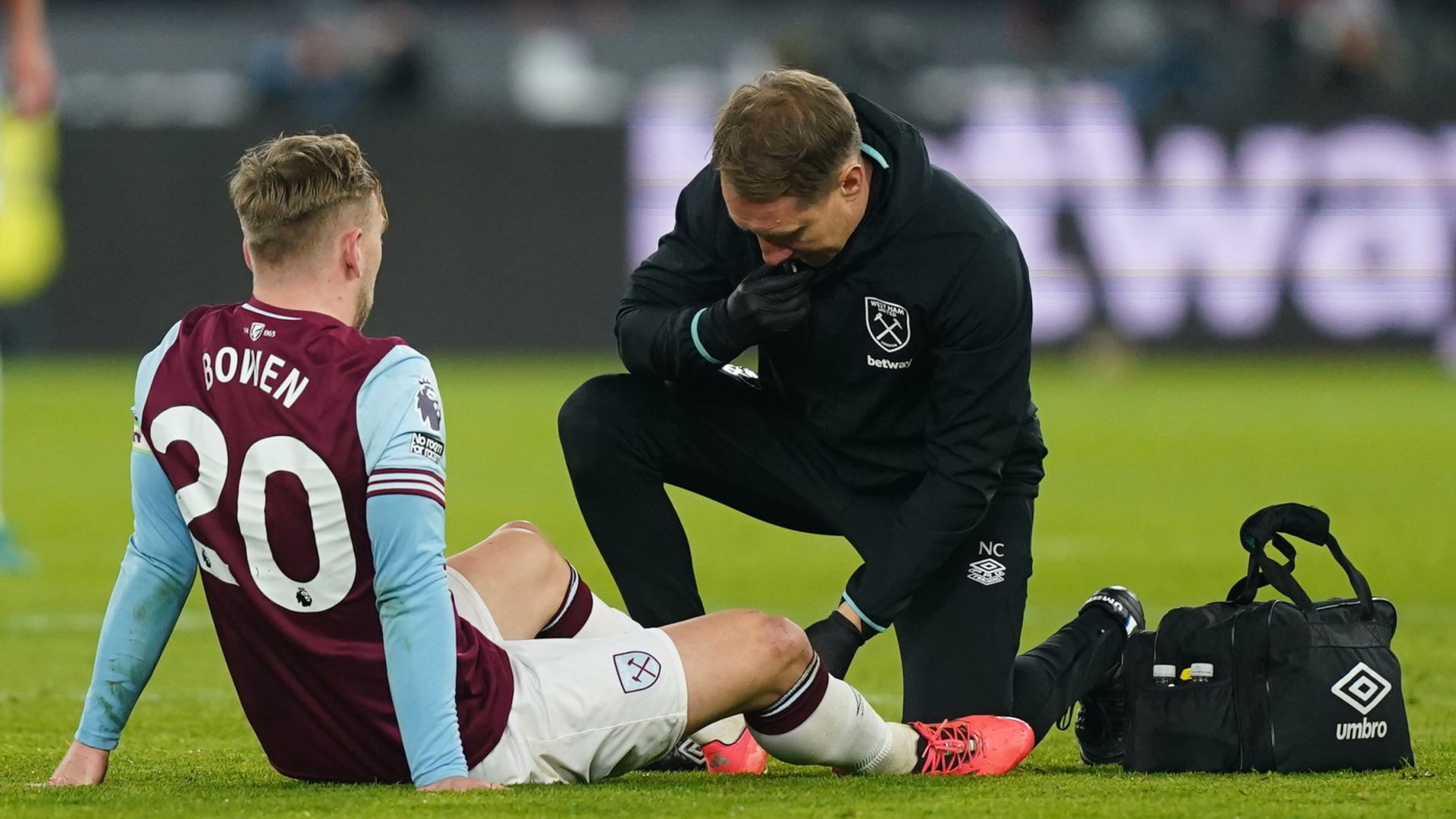 West Ham top-scorer and captain Bowen fractures foot