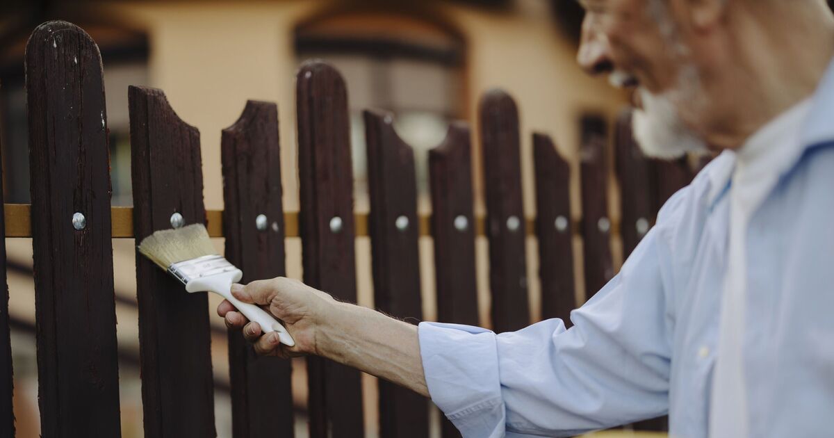 Man who painted fence ‘gets his revenge’ after customer doesn’t pay