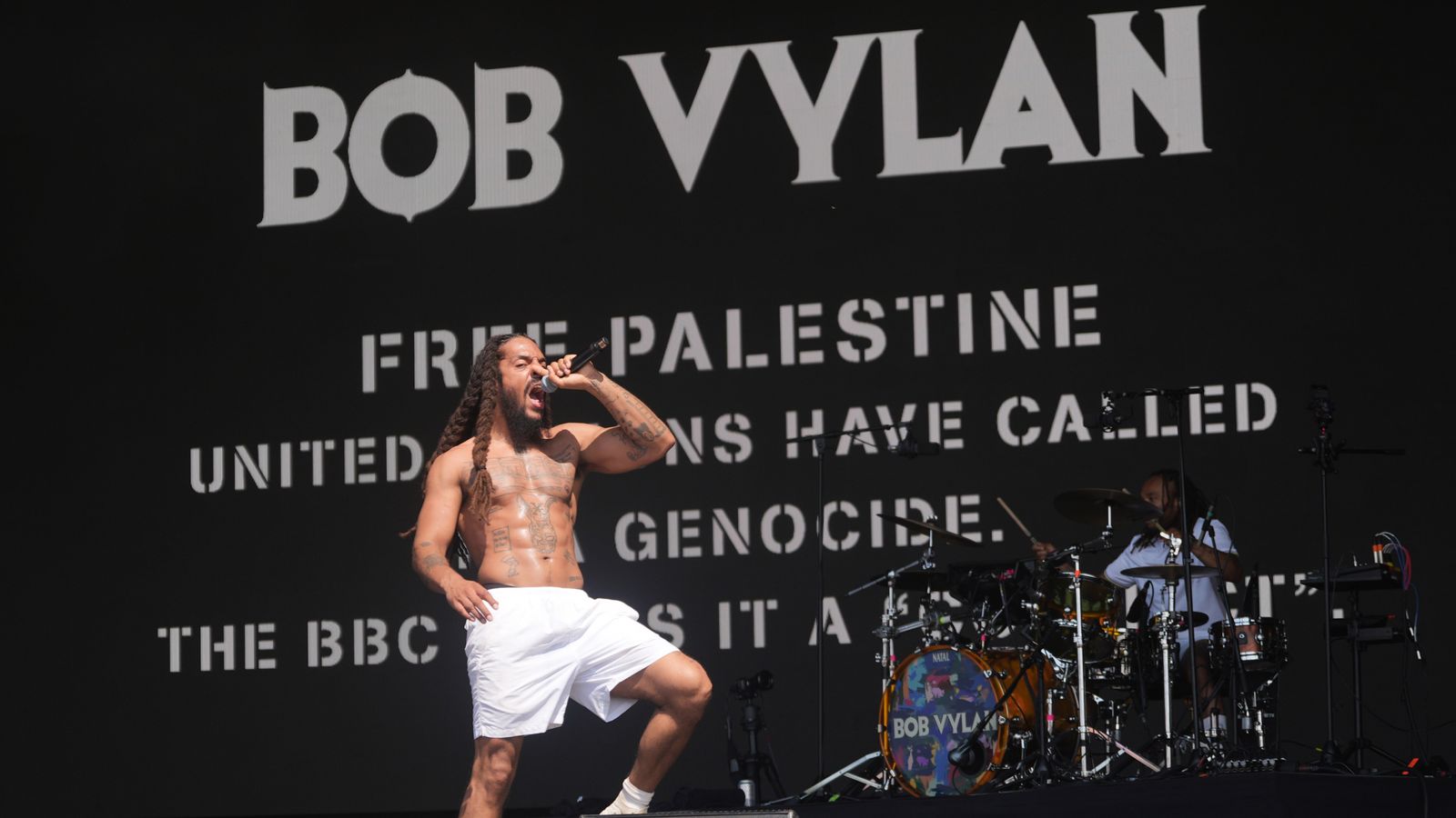 Chief rabbi condemns BBC’s ‘mishandled response’ to anti-IDF chanting at Glastonbury | UK News