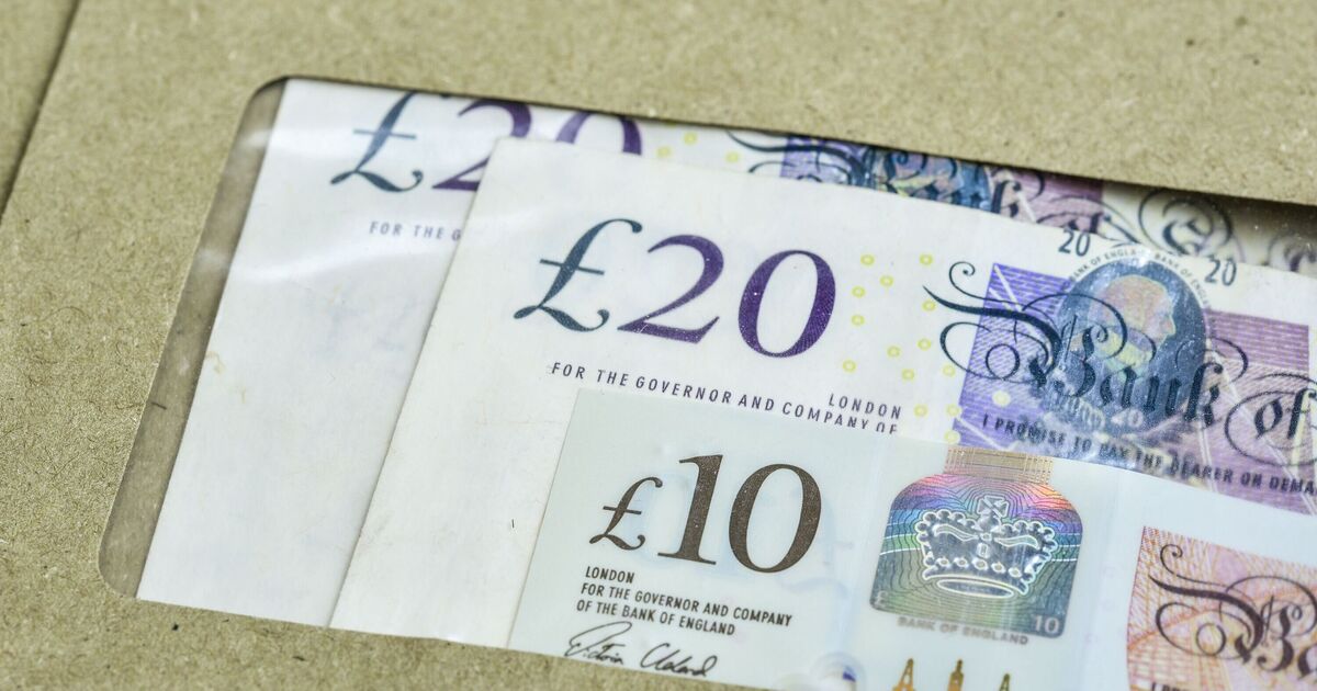 HMRC issues urgent tax message to people with £1,000 | Personal Finance | Finance